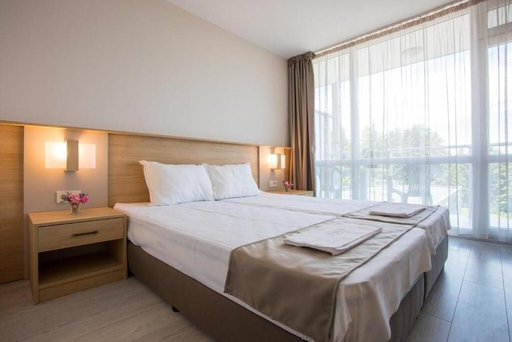 Holiday Inn Express & Suites Troy by IHG photo 2