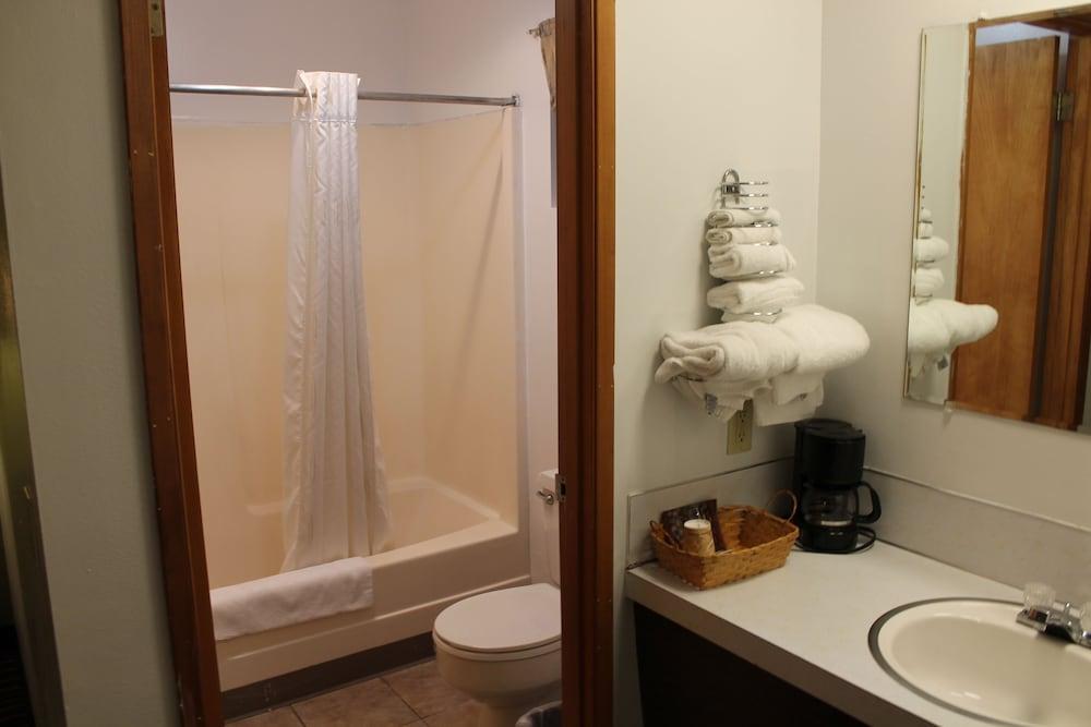 Americas Best Value Inn Boardman photo 13