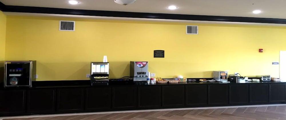 Residency Suites - Cotulla photo 18