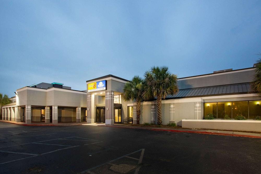 Super 8 by Wyndham Mobile I-65 photo 21