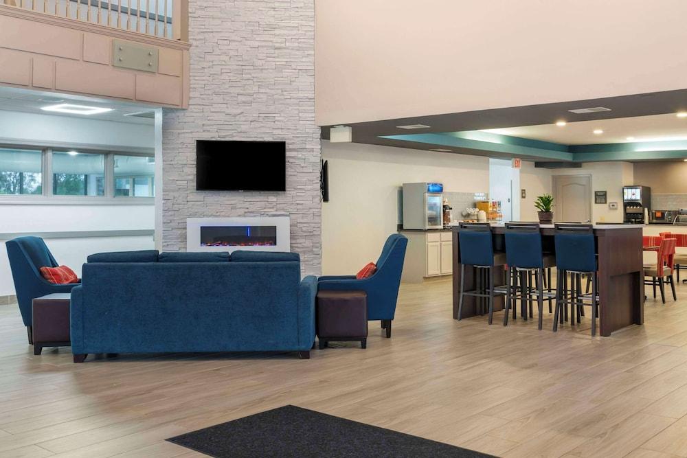 Comfort Suites Elgin Northwest photo 3