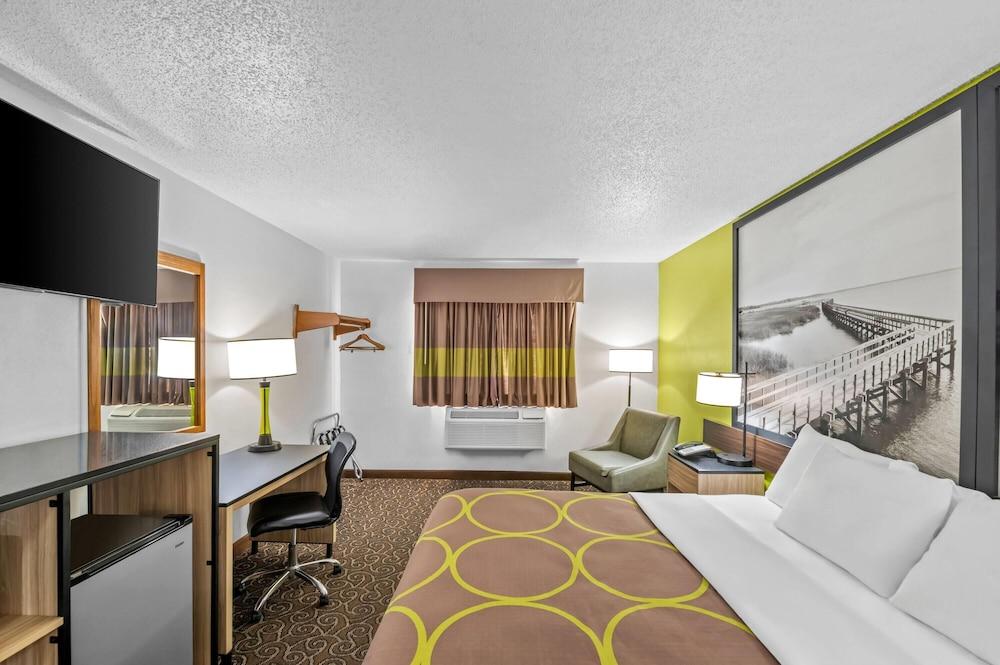 Super 8 by Wyndham Franklin photo 19