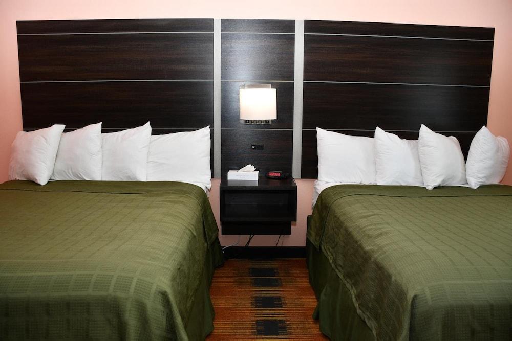 Regency Inn & Suites photo 14