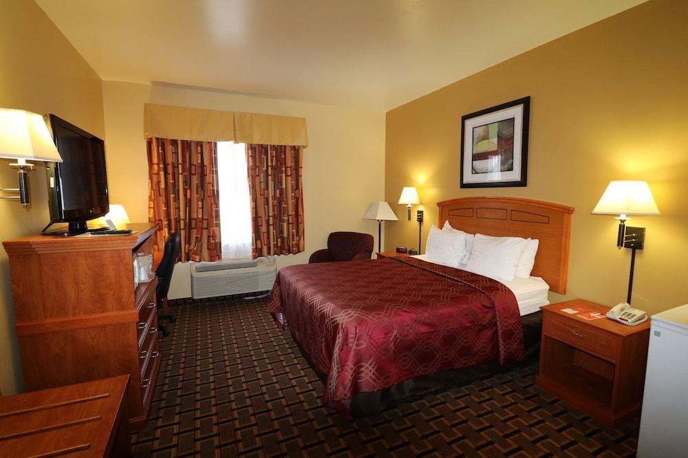 Econo Lodge Lubbock I-27 photo 30
