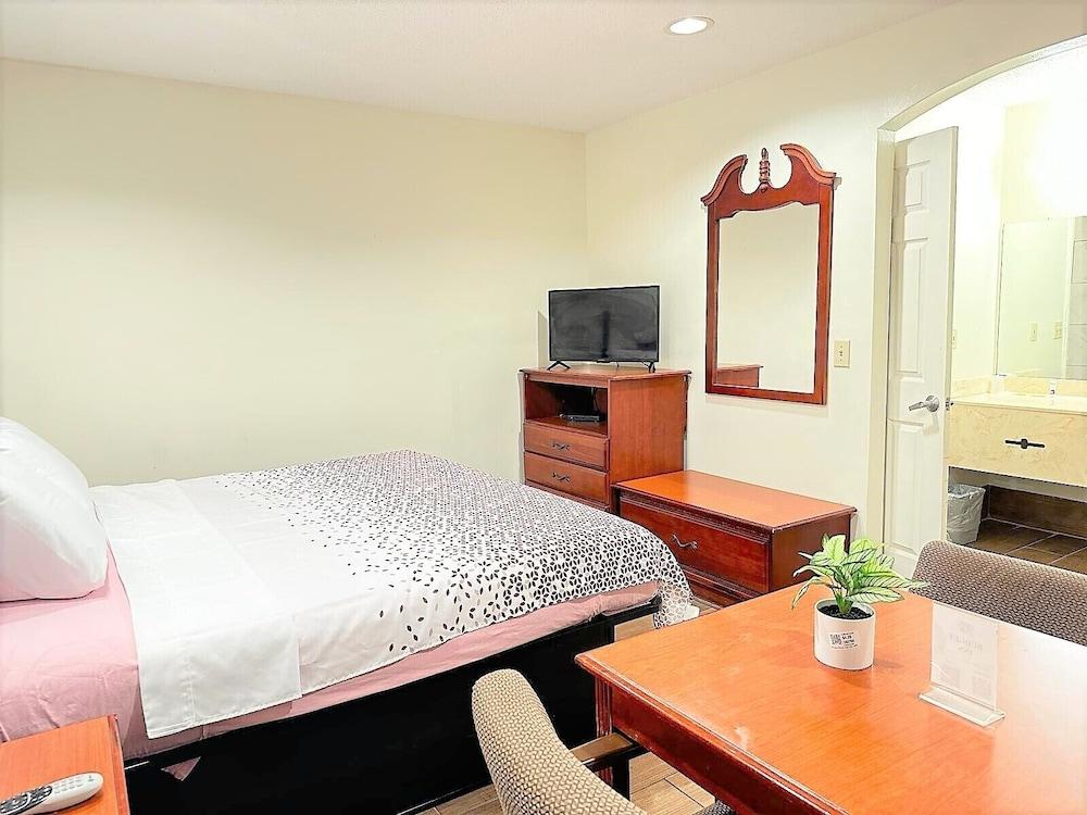 Budget Inn photo 13