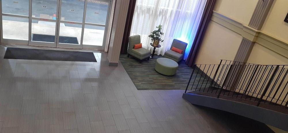 Americas Best Value Inn & Suites Phenix City photo 3