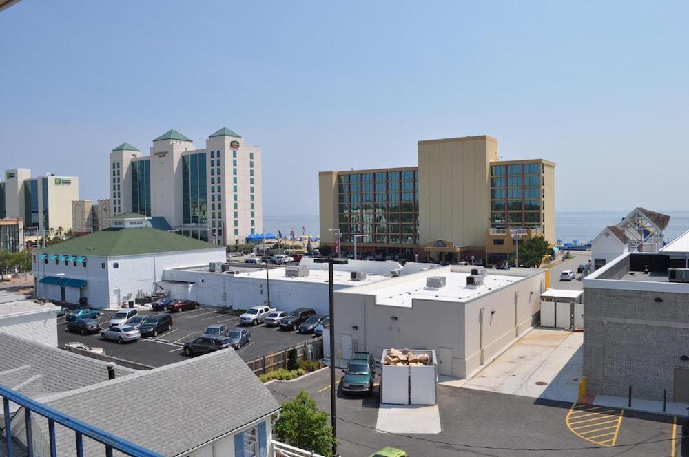 Blue Marlin Inn & Suites photo 12