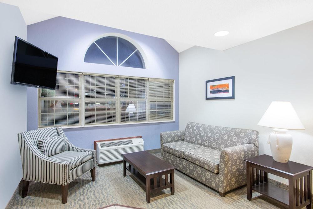 Microtel Inn & Suites by Wyndham Seneca Falls photo 3
