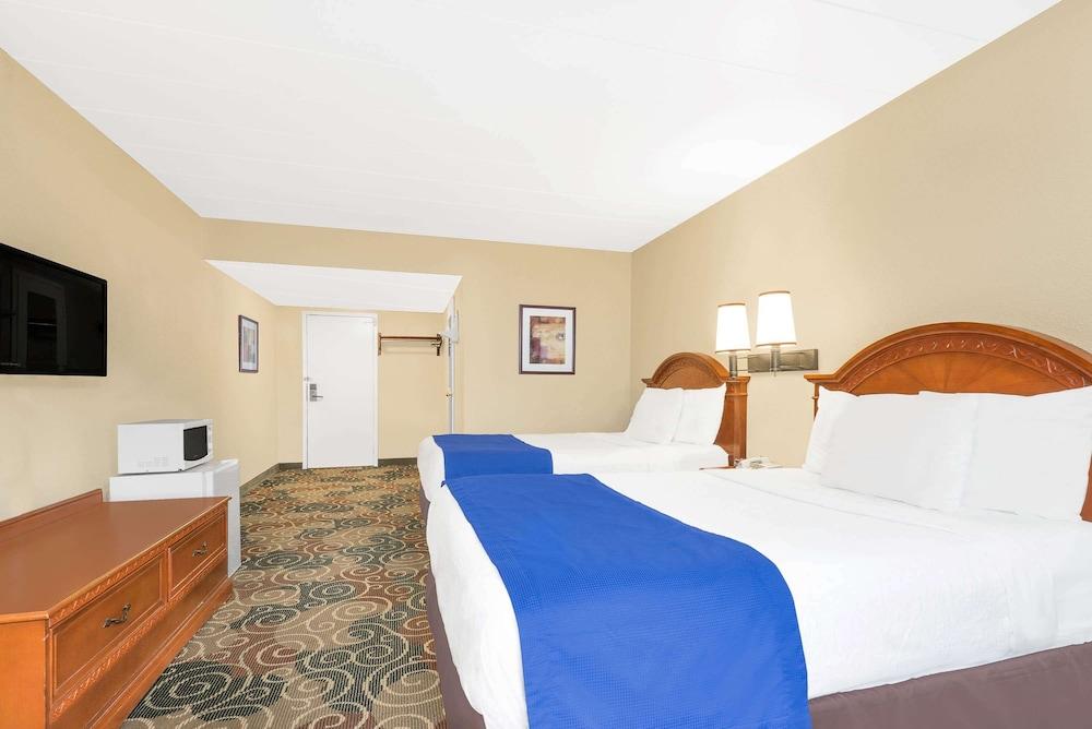 Travelodge by Wyndham Lima OH photo 25