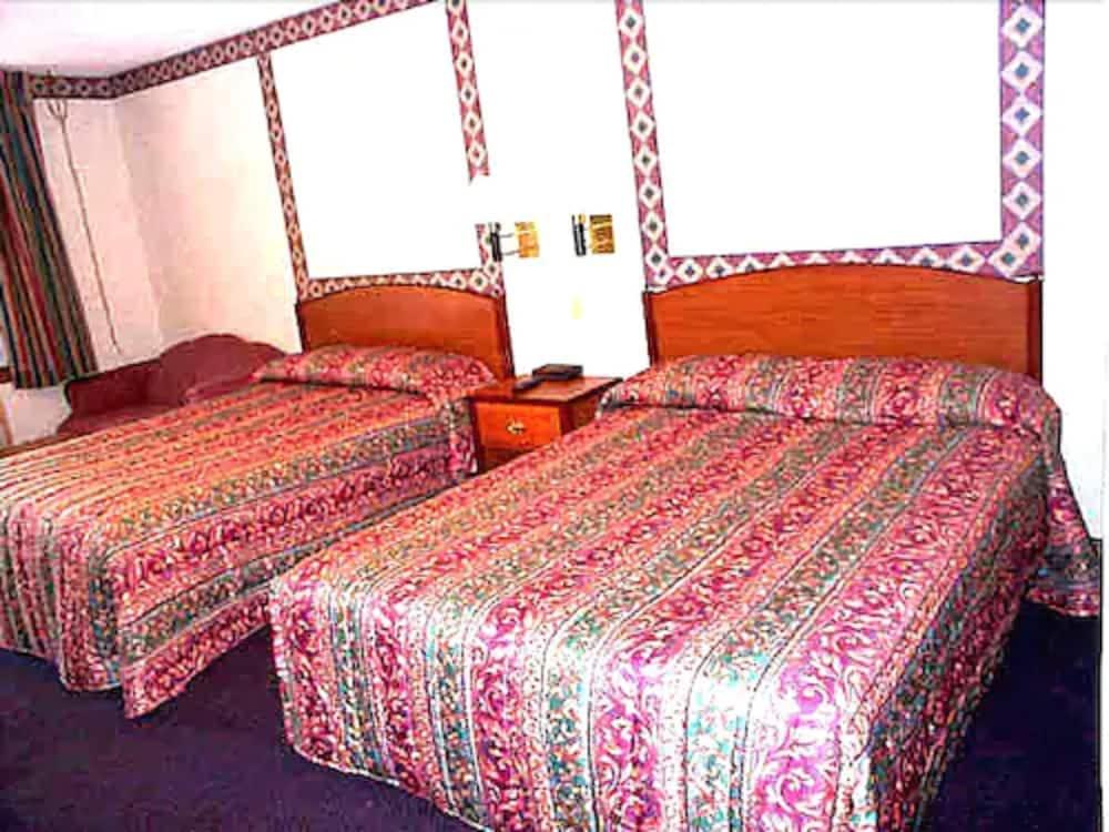 Wesley Inn & Suites photo 10