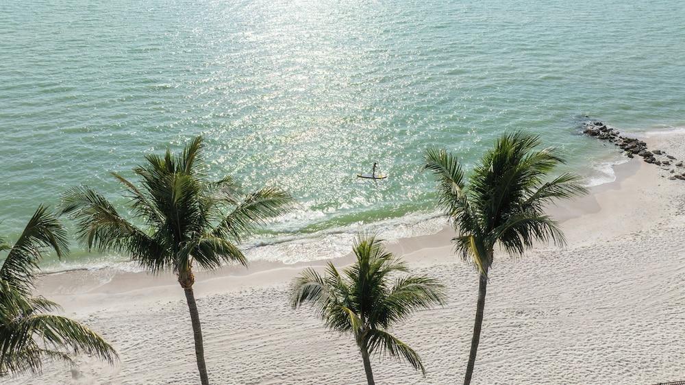 Naples Beach Club, A Four Seasons Resort photo 8