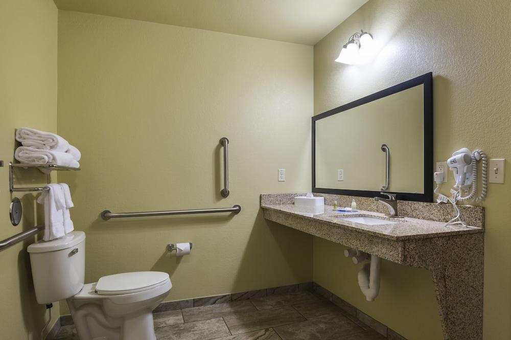 Cobblestone Inn & Suites - Altamont photo 47