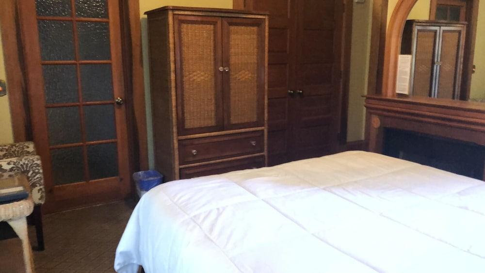 Pacific Grove Inn photo 18