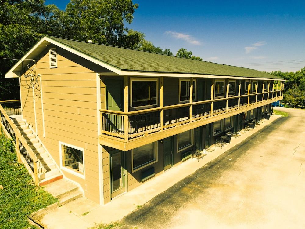 Flat Creek Lodge photo 1