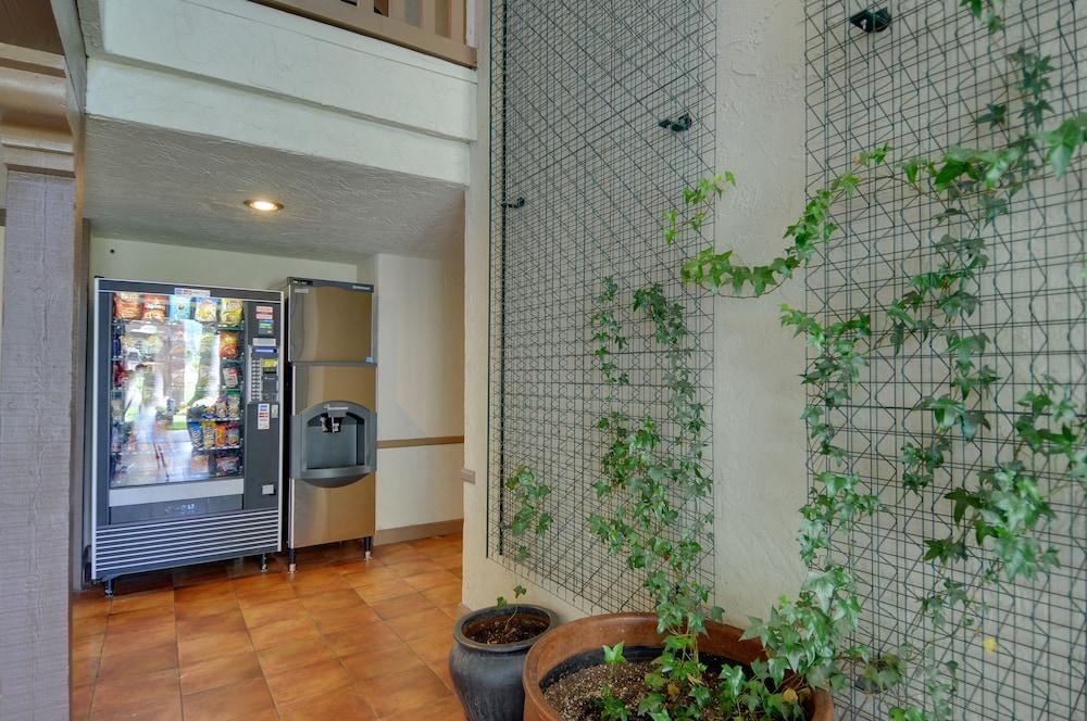 Vagabond Inn Executive San Francisco Airport photo 18