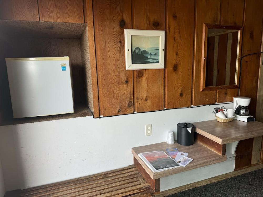 Sunset Oceanfront Lodging photo 12
