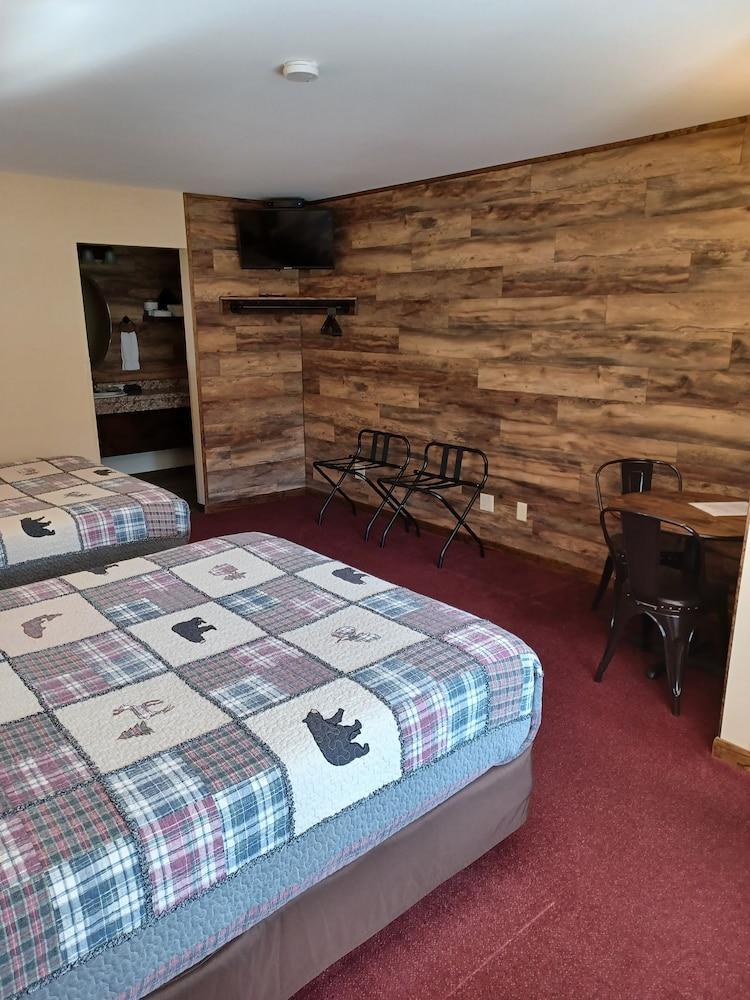 Northwoods Motel photo 12