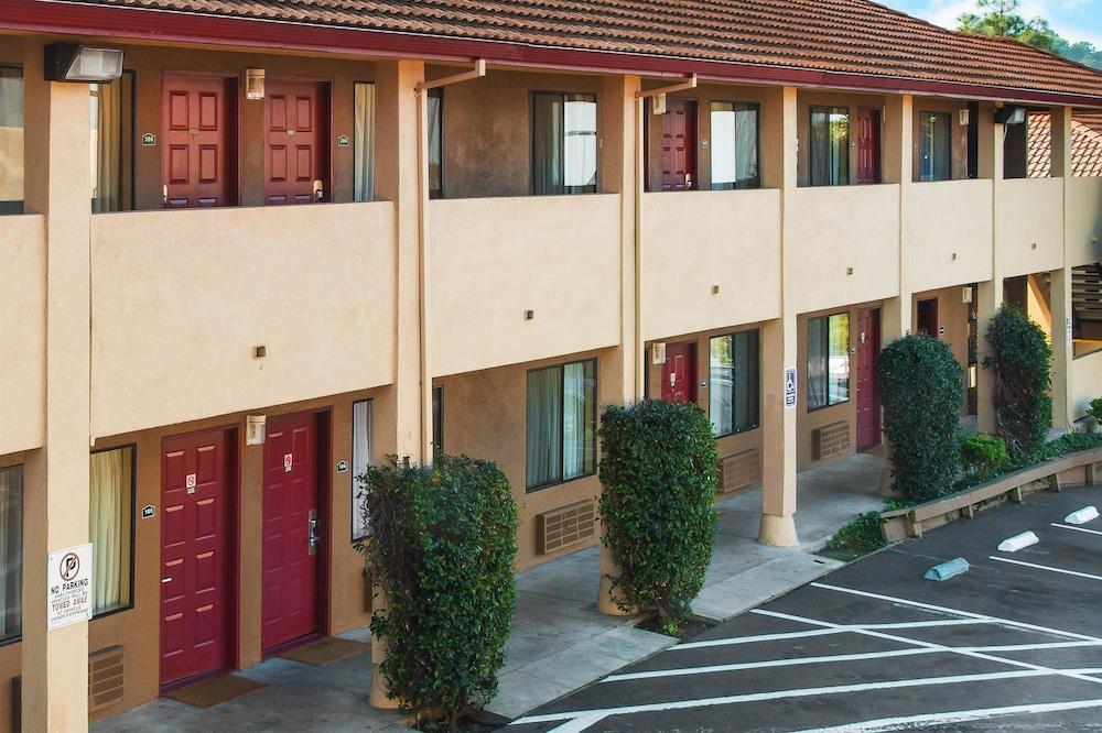 Days Inn by Wyndham Pinole Berkeley photo 17