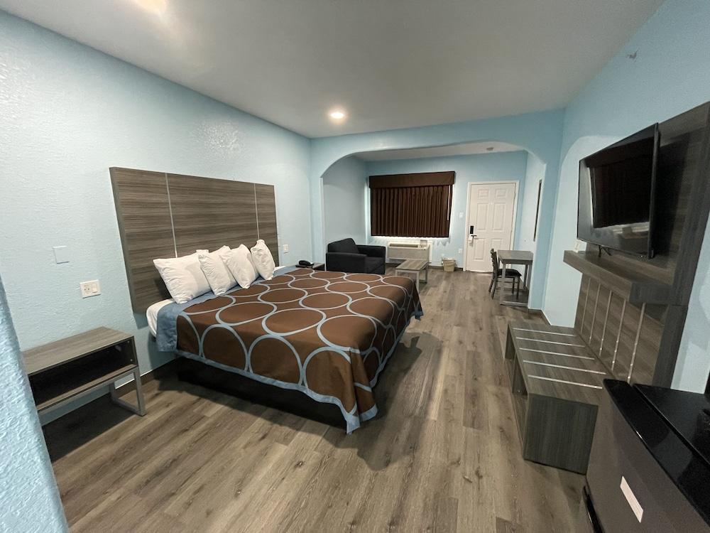 Super Stay Inn Humble IAH East photo 4