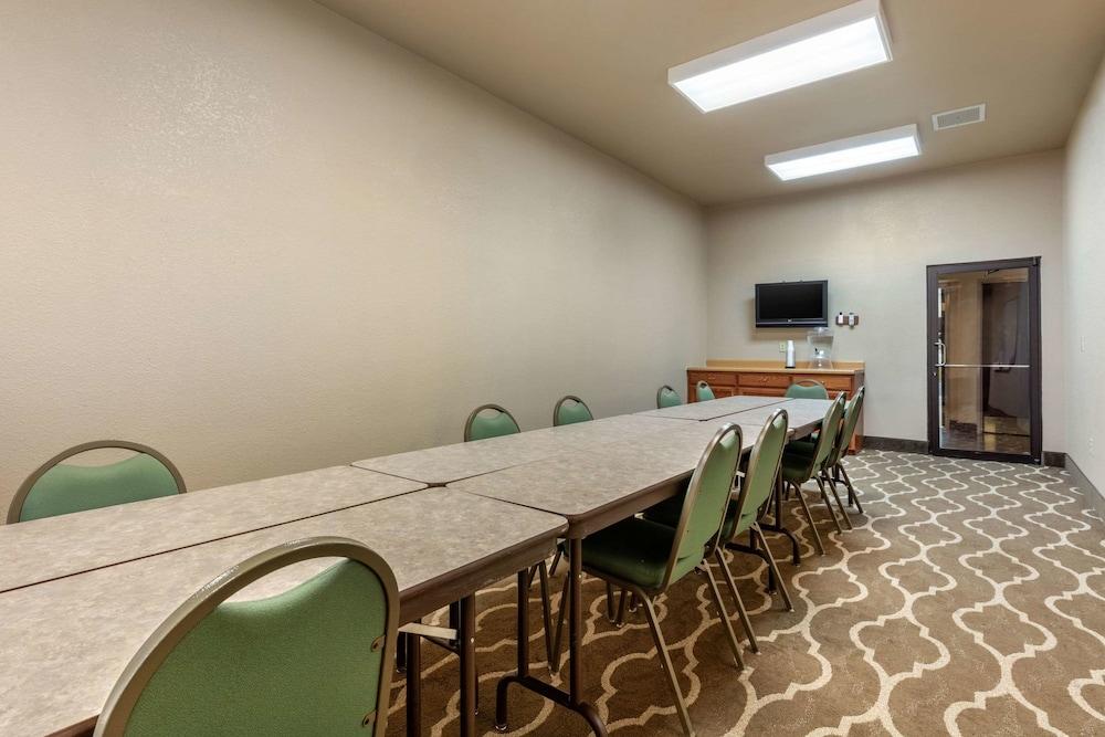 Comfort Suites Rolla photo 62