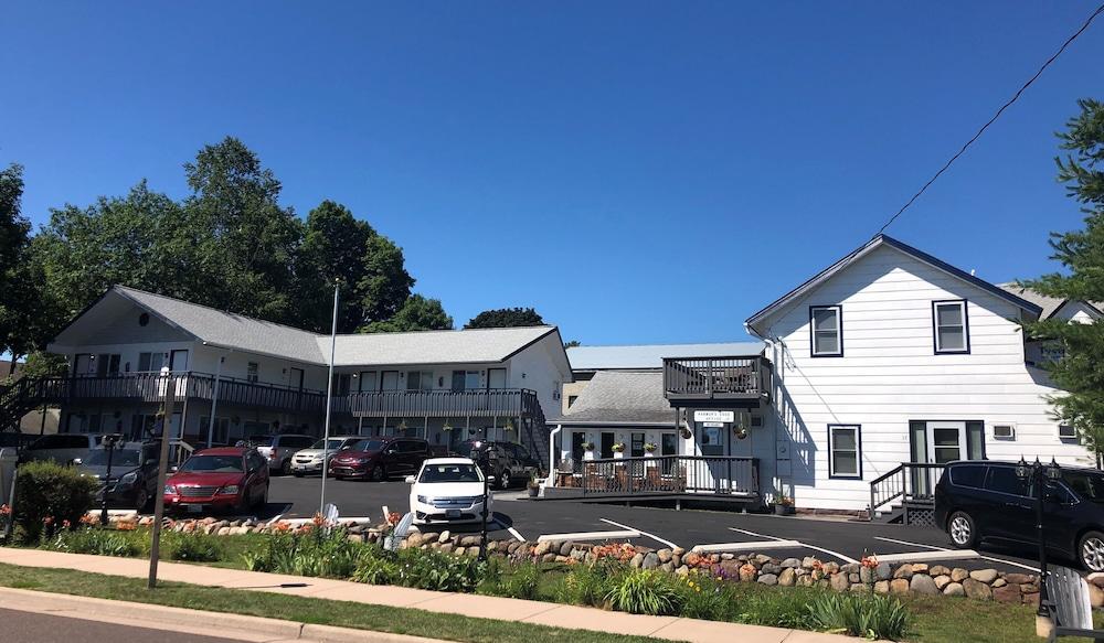Harbor's Edge Motel photo 22