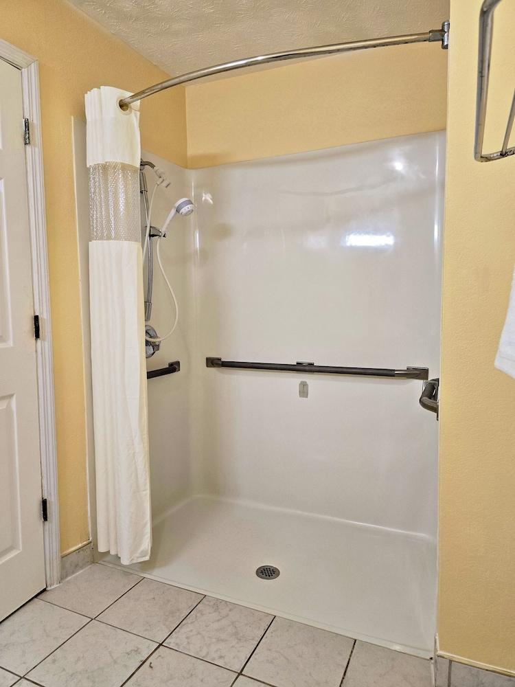 Garden Inn & Suites photo 23