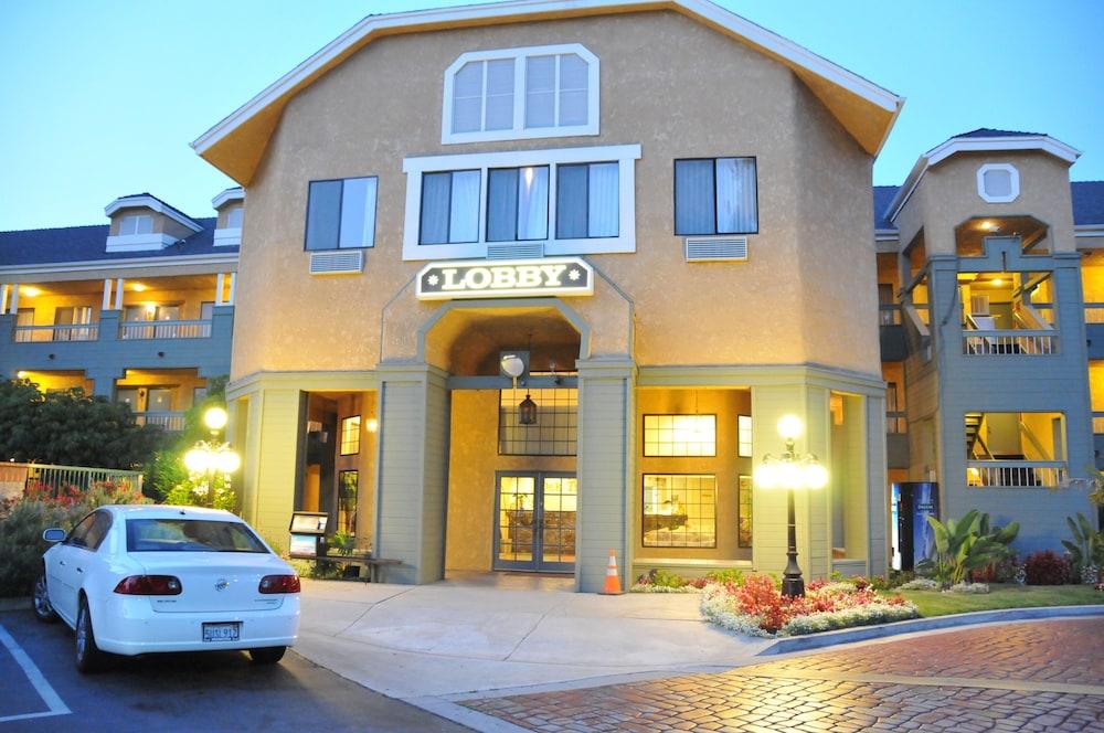 Oak Tree Inn photo 36