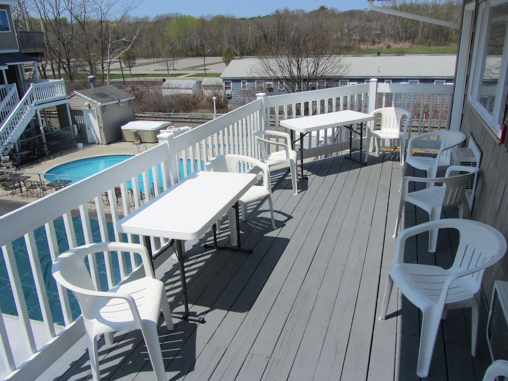 Green Dolphin Motel photo 42