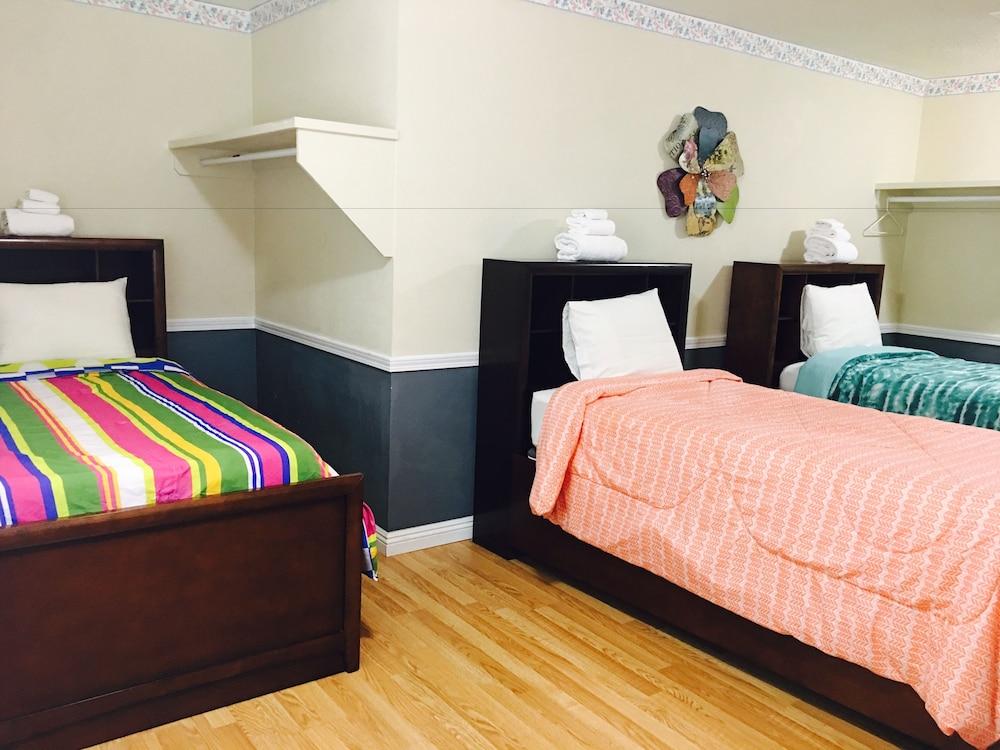Traveler's Bed & Breakfast Hostel photo 33