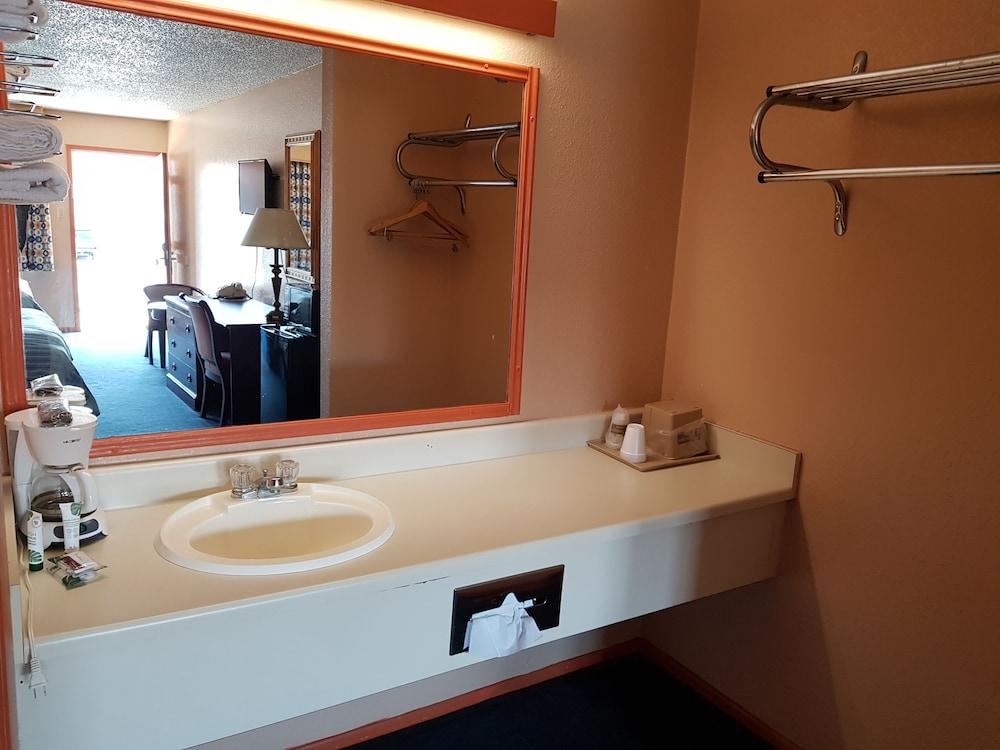 Budget Host Inn Eastland photo 40