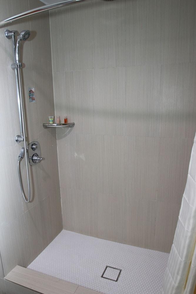 BLVD Hotel and Studios Universal-Hollywood, an Ascend Collection Hotel photo 73