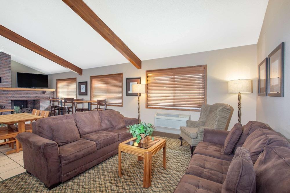 AmericInn by Wyndham Willmar photo 6