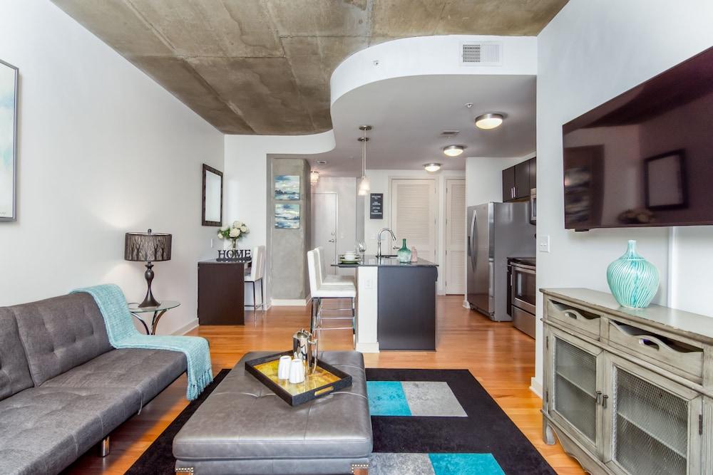 CHIC COLLECTION by NOHOTEL on 6th Street photo 53