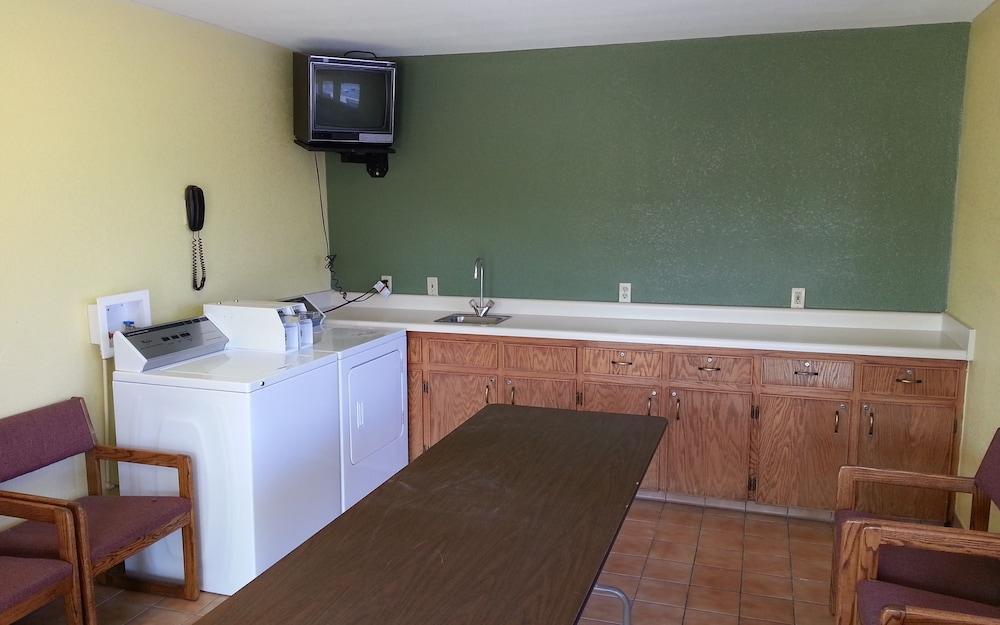 Regency Inn photo 16