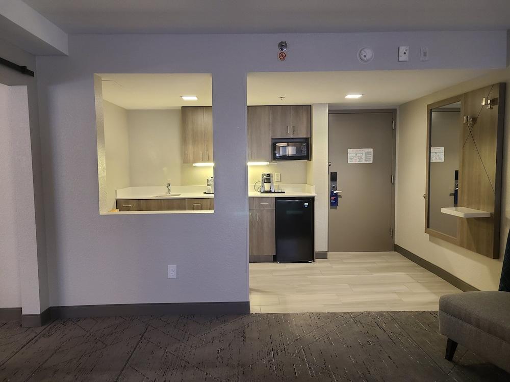 Holiday Inn Express & Suites Ft. Lauderdale N - Exec Airport by IHG photo 20
