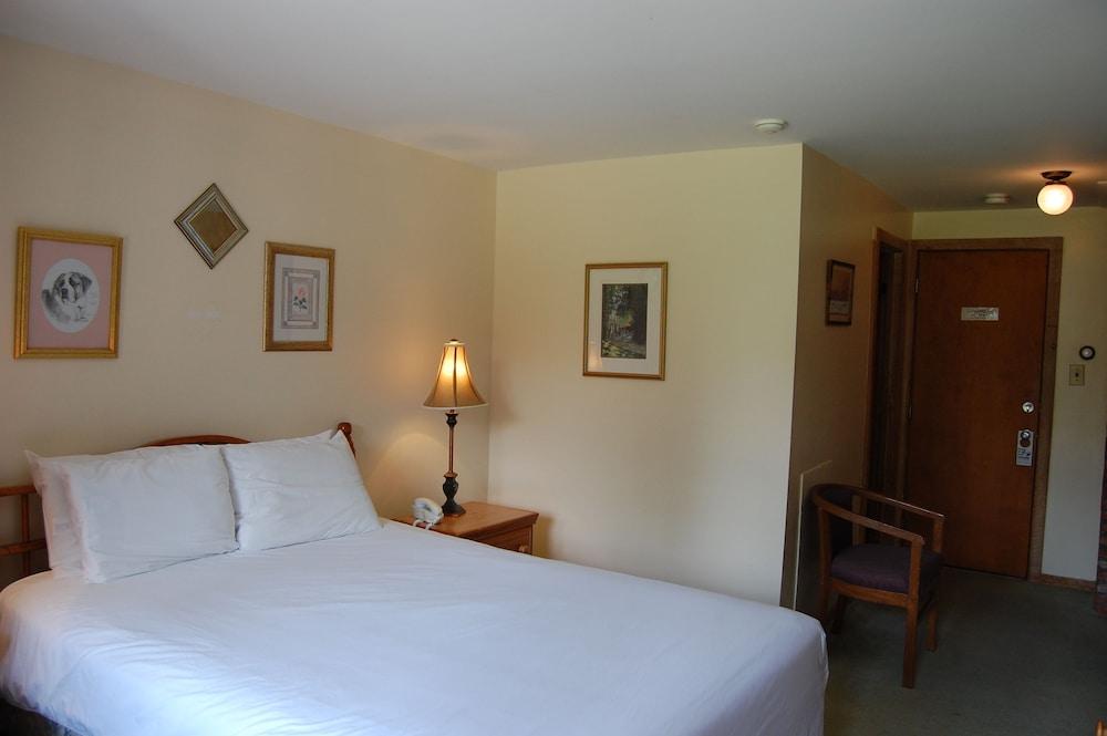 Summit Lodge photo 7