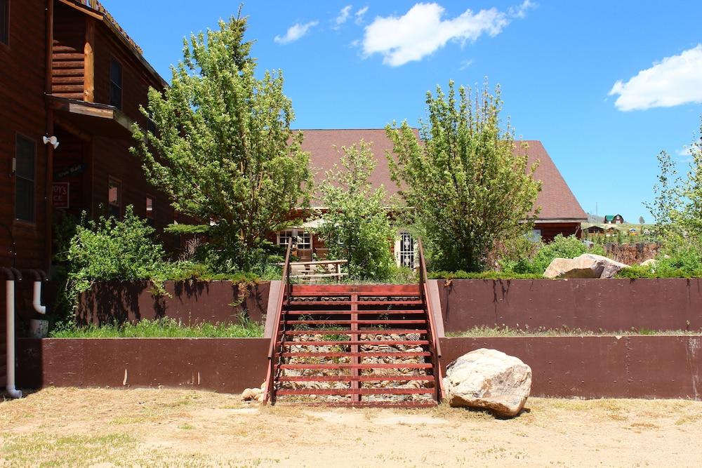Old Corral Hotel & Steakhouse photo 2