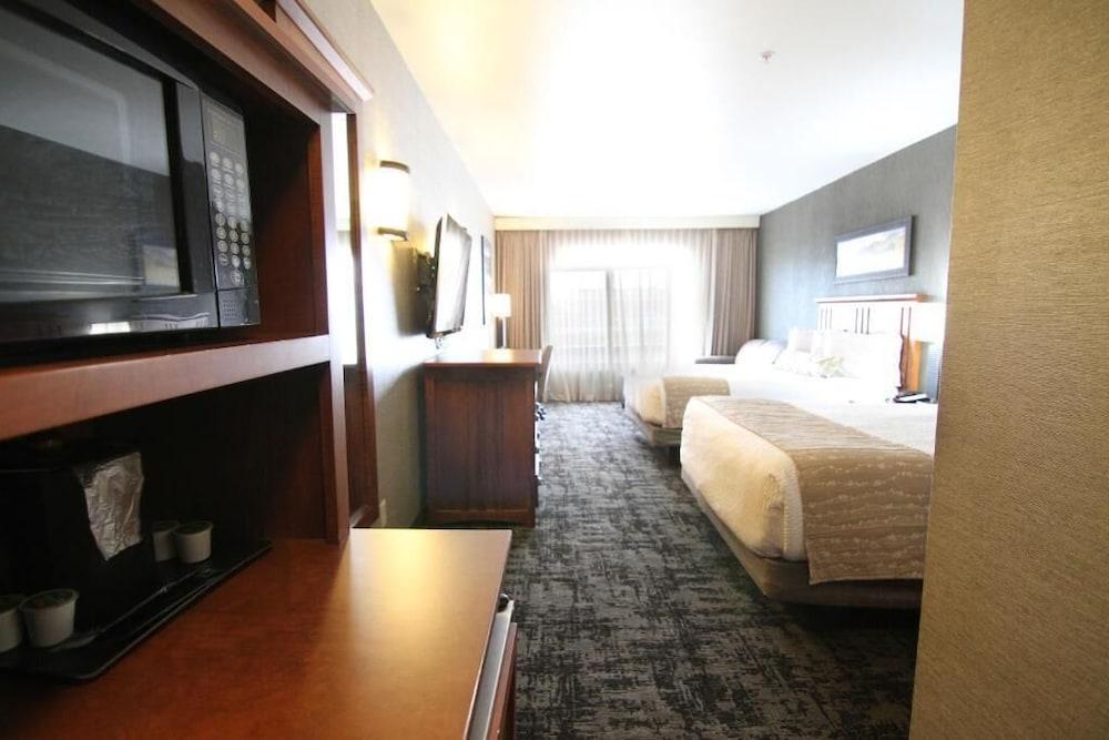 Casper C'mon Inn Hotel & Suites photo 15