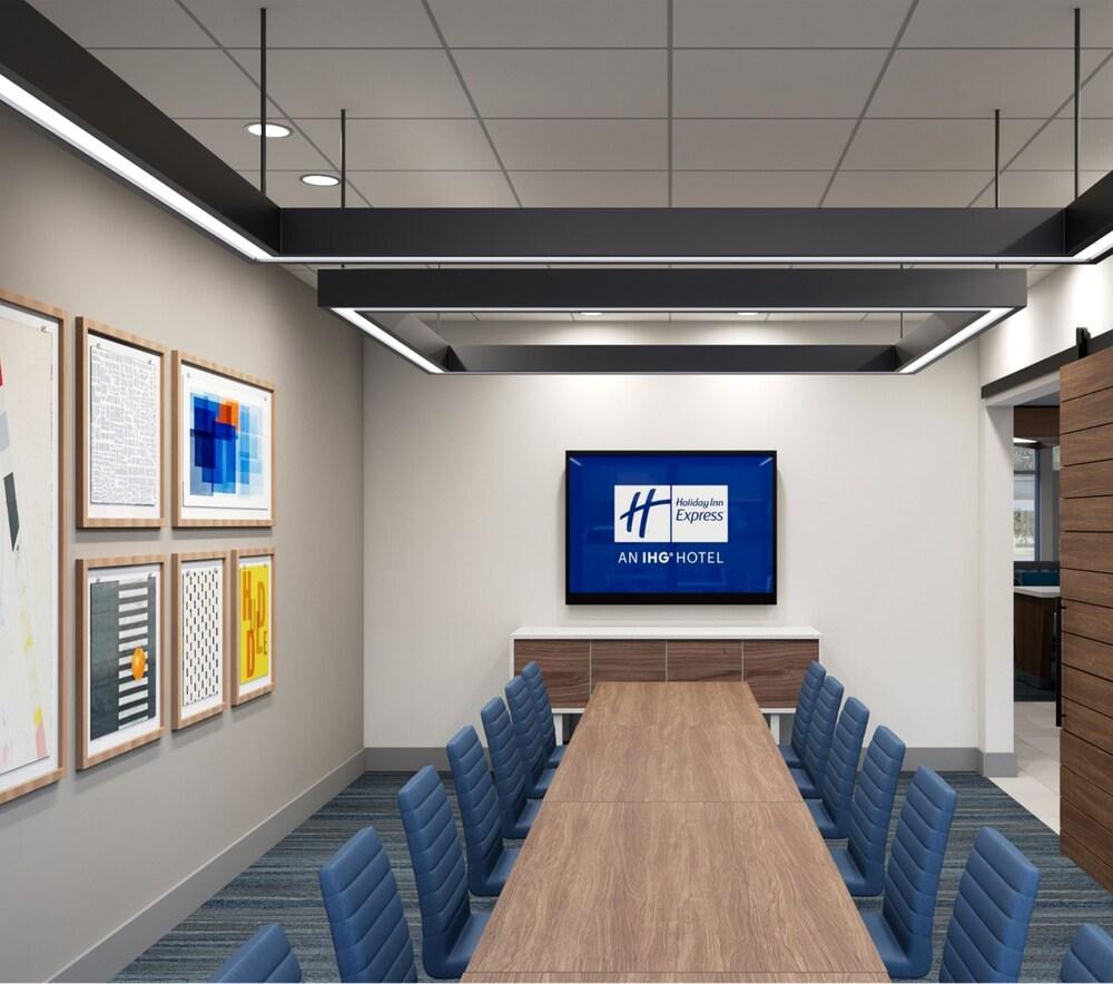 Holiday Inn Express Mobile I-65 by IHG photo 52