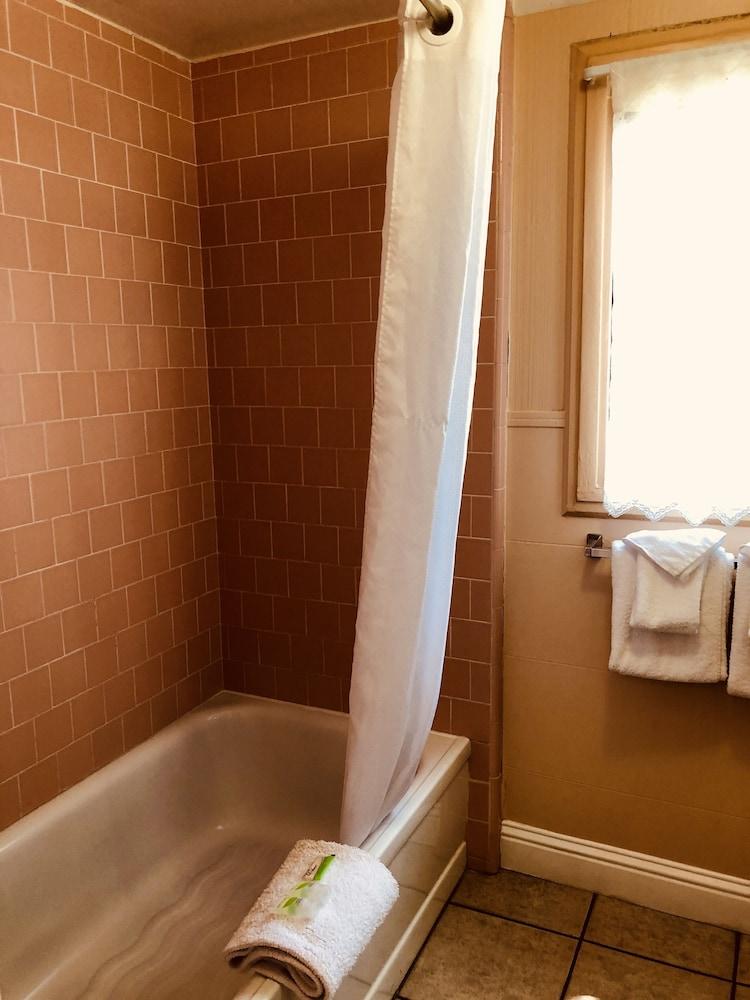 Carmel Resort Inn photo 17