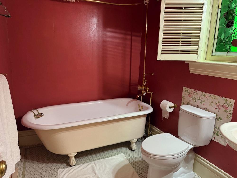Nob Hill Inn photo 36