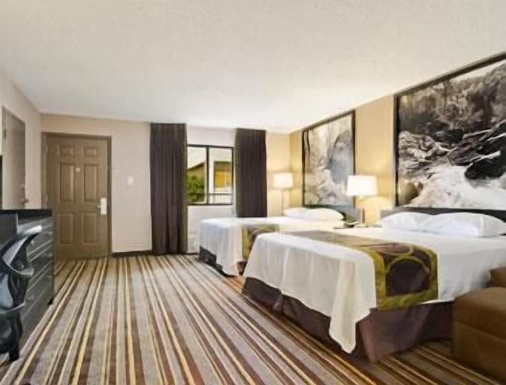 Super 8 by Wyndham Monteagle TN photo 5