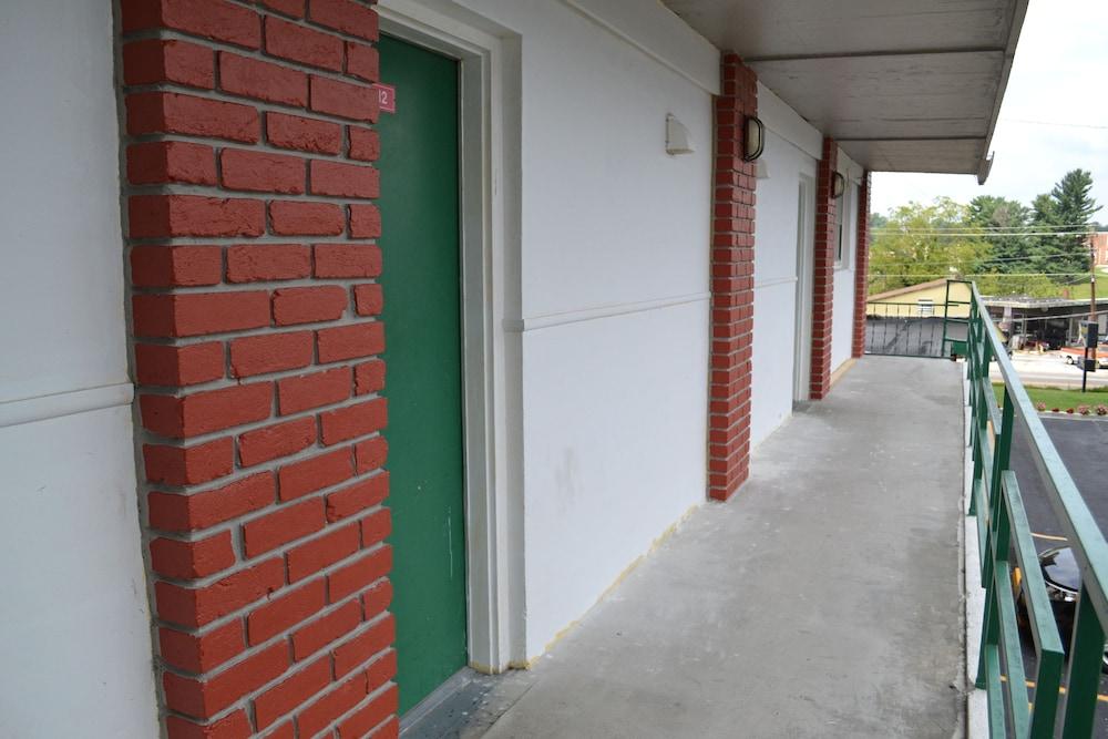 Budget Inn photo 24