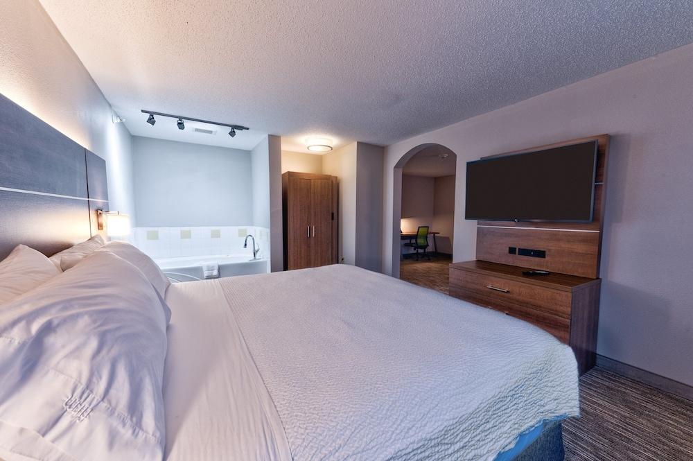 Holiday Inn Express Hotel & Suites Goshen by IHG photo 33