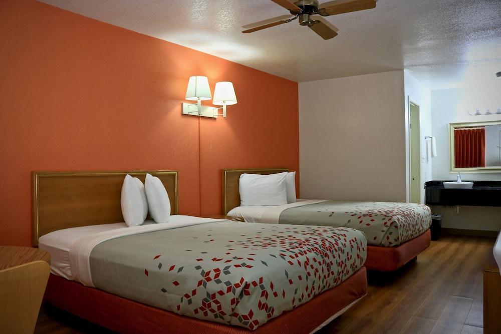 Heritage Inn & Suites photo 5