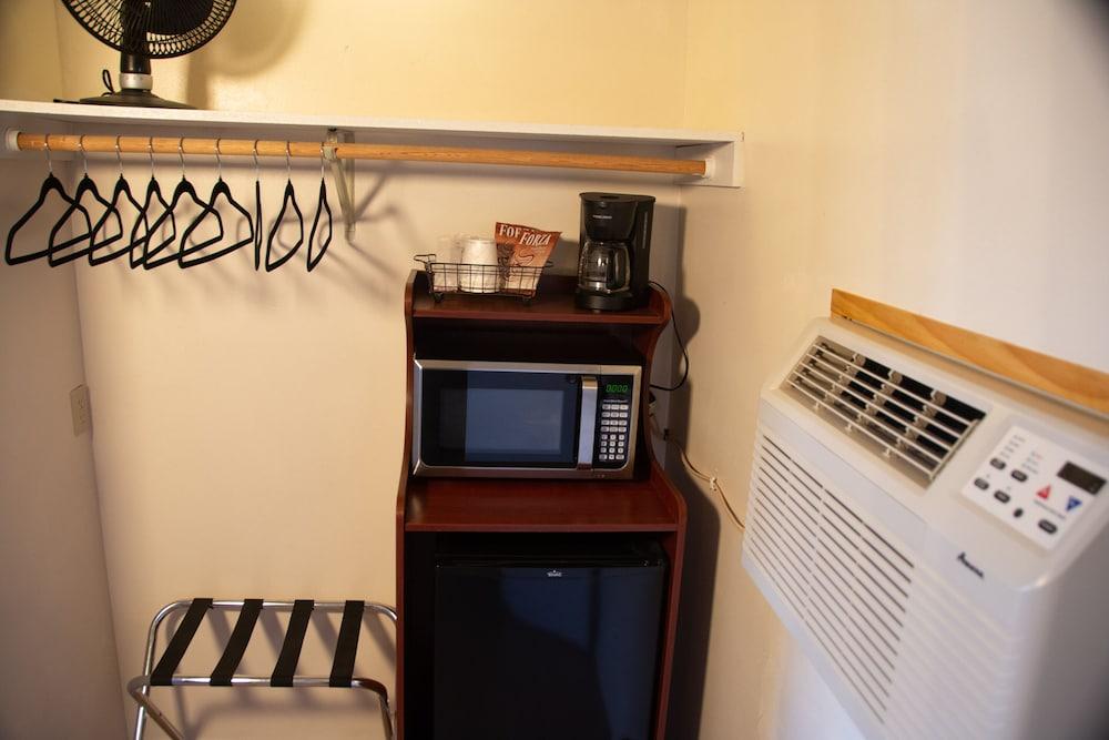 Holiday Motel photo 6