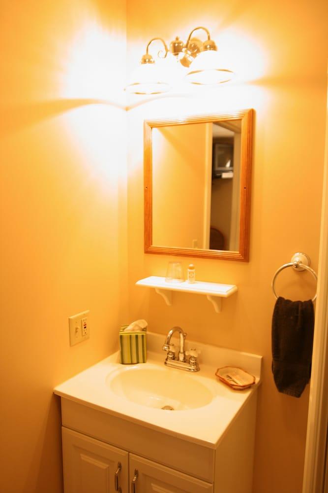 Monroe Street Suites photo 8