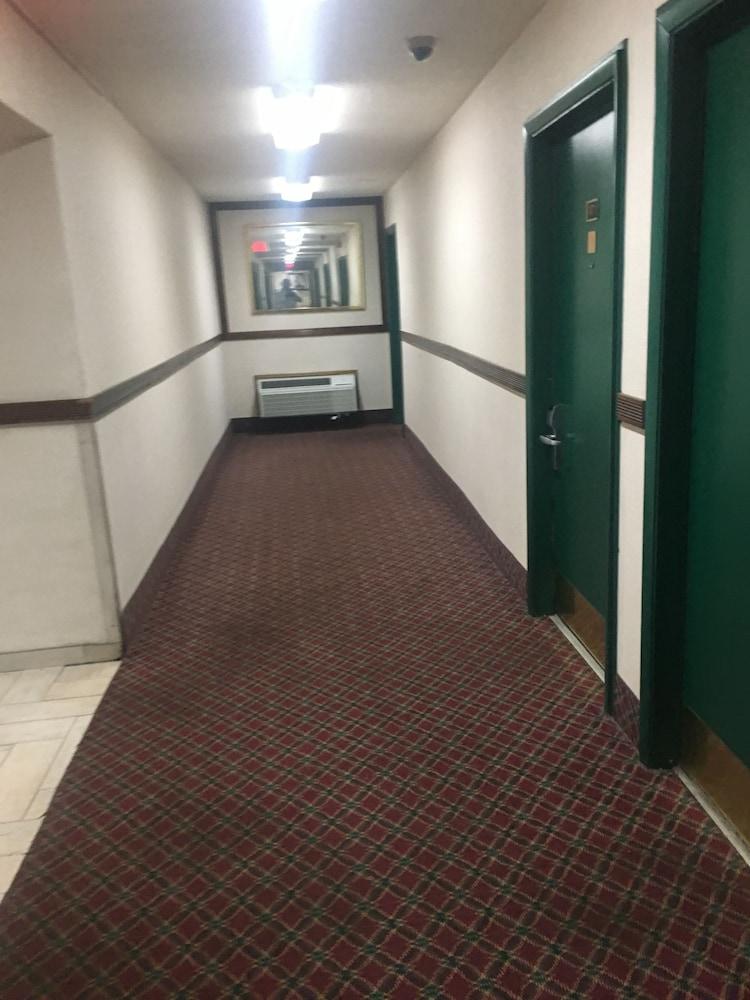 A Victory Hotel - Southfield photo 26