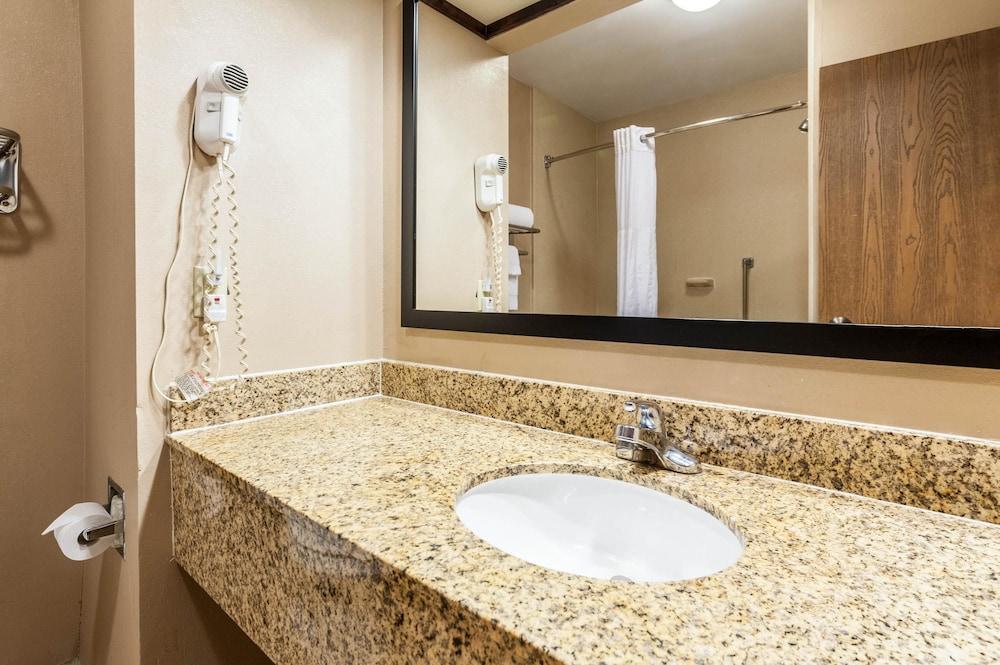 Quality Inn Clarksdale photo 11