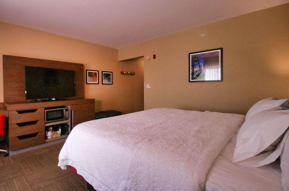 Hampton Inn & Suites Jacksonville - Beach Blvd/Mayo Clinic photo 12